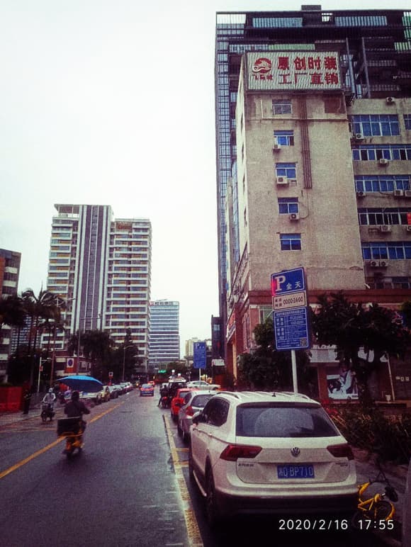 深圳南油服装批发市场深度解析：中高端服装批发的首选之地