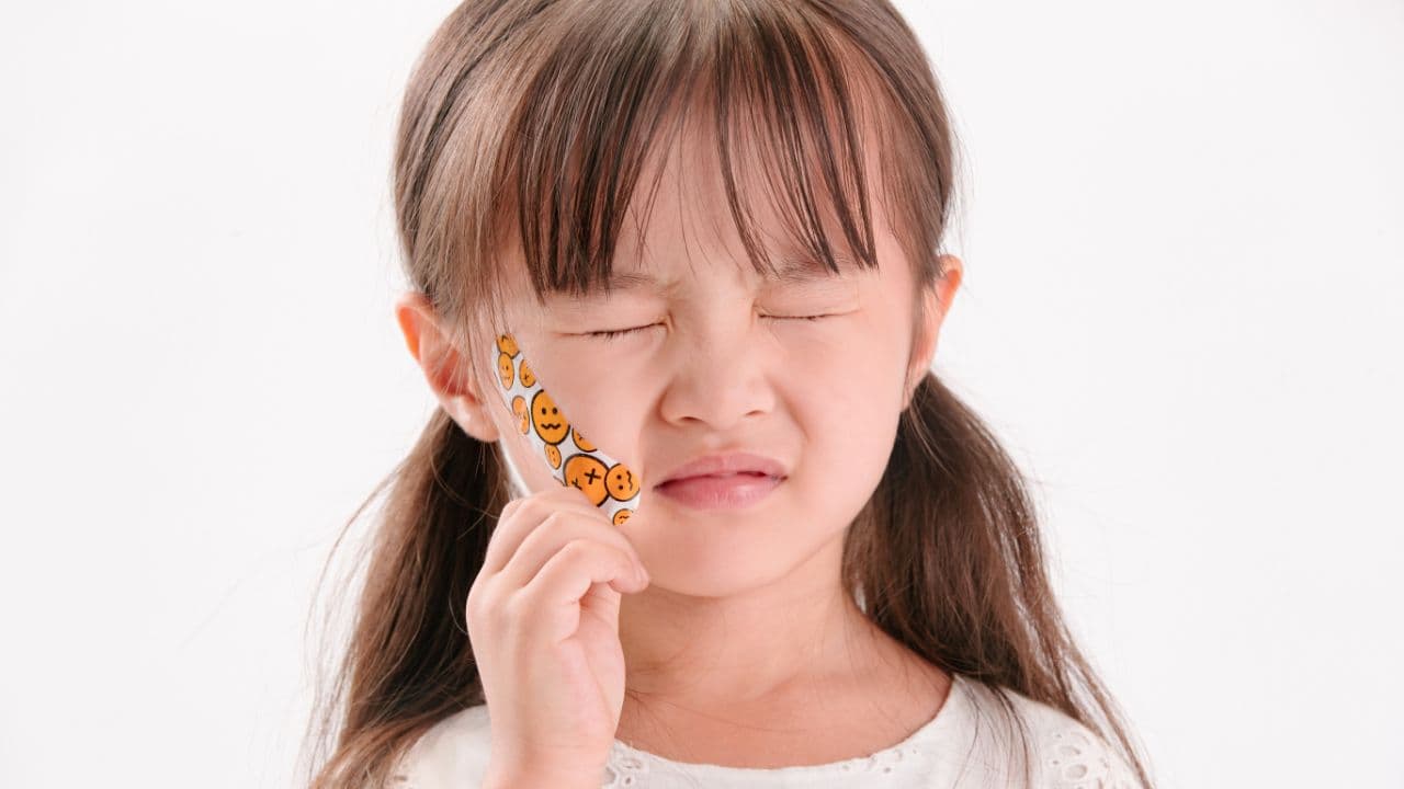 如何安全去除脸上的疤痕