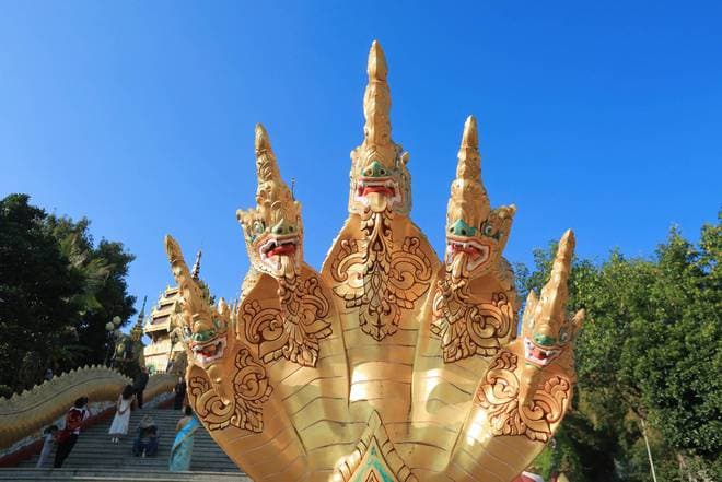 云南德宏勐焕大金塔，黄金打造，璀璨夺目，是亚洲最大的空心佛塔