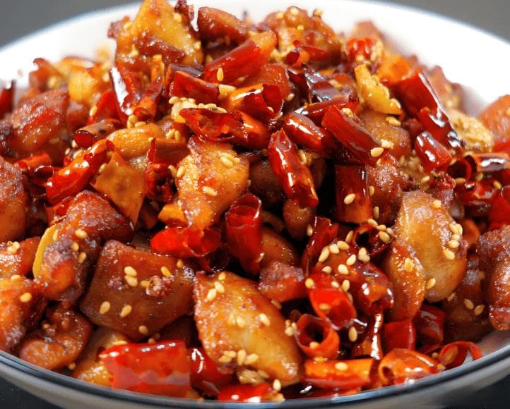 麻辣子鸡有哪些正宗的做法？麻辣子鸡，香辣四溢，家庭聚餐的明星菜品！