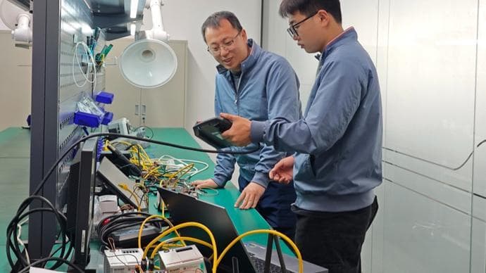 为集成电路，拼了！研一就住进上市公司联合培养，每天上工位，拜师两年半