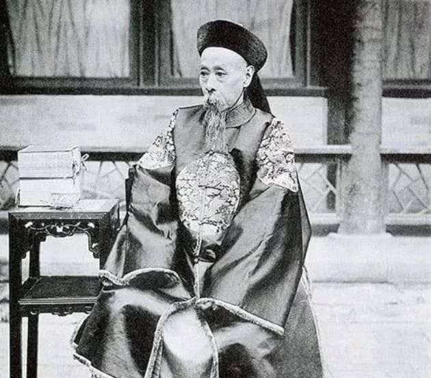 郑亲王世系与皇权：清代八大亲王之一的权力博弈