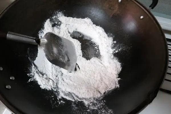 冰皮豆沙月饼制作教程：15步详解，手把手教你在家制作传统美味