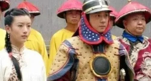 清朝武士为何反戴腰刀？从军事实用到文化符号的演变