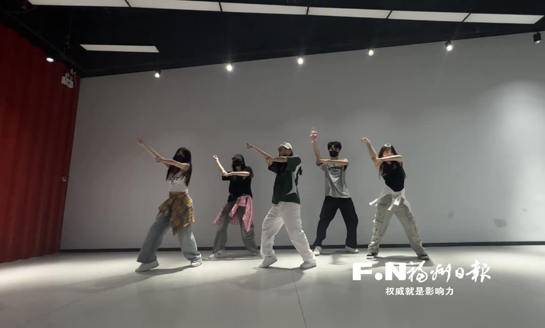 跳舞成为越来越多福州市民的日常 是兴趣使然也是就业渠道