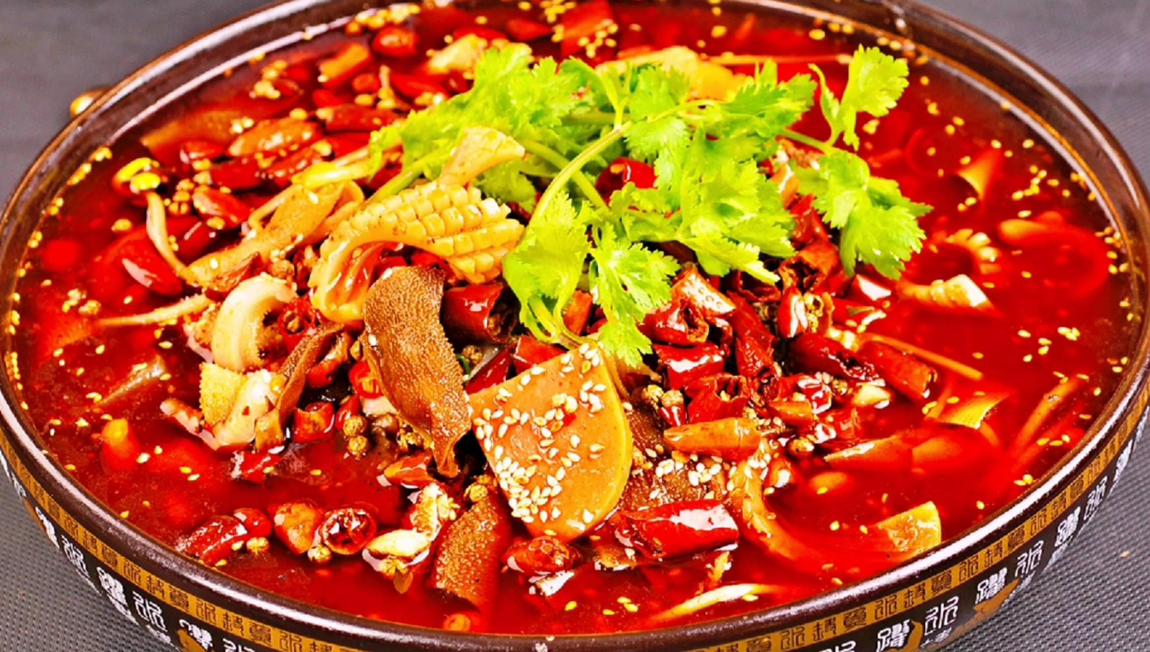 渝味传奇：探寻重庆毛血旺，品味山城舌尖上的热辣鲜香