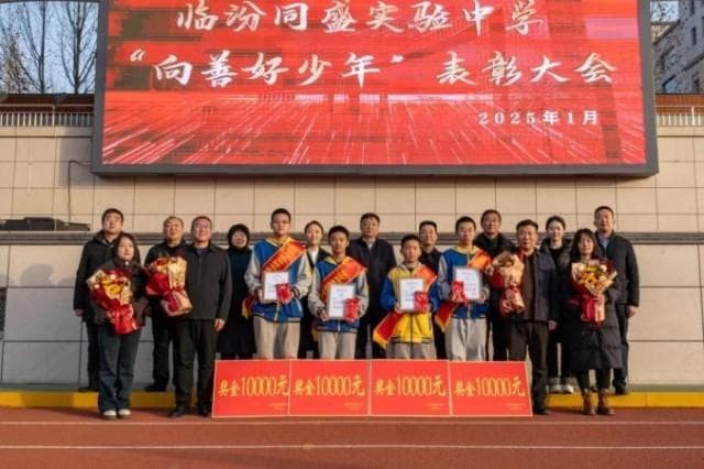 地震时"默契度满分"的爱心护送，展示了少年最本真的善良和勇敢