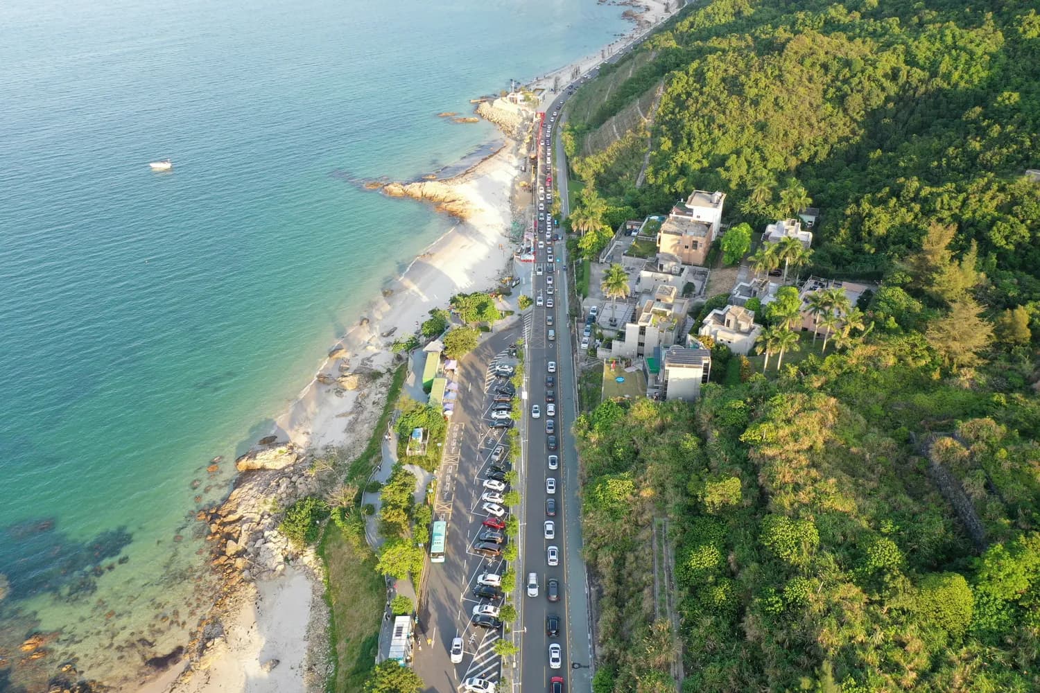 万宁旅游新宠：打卡最美公路和教堂！
