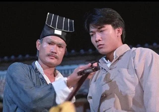 元华《僵尸先生》演技揭秘：从肢体到表情的完美演绎