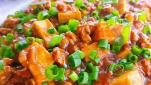 家常豆腐，一道深受大众喜爱的传统美食，制作简单，营养丰富