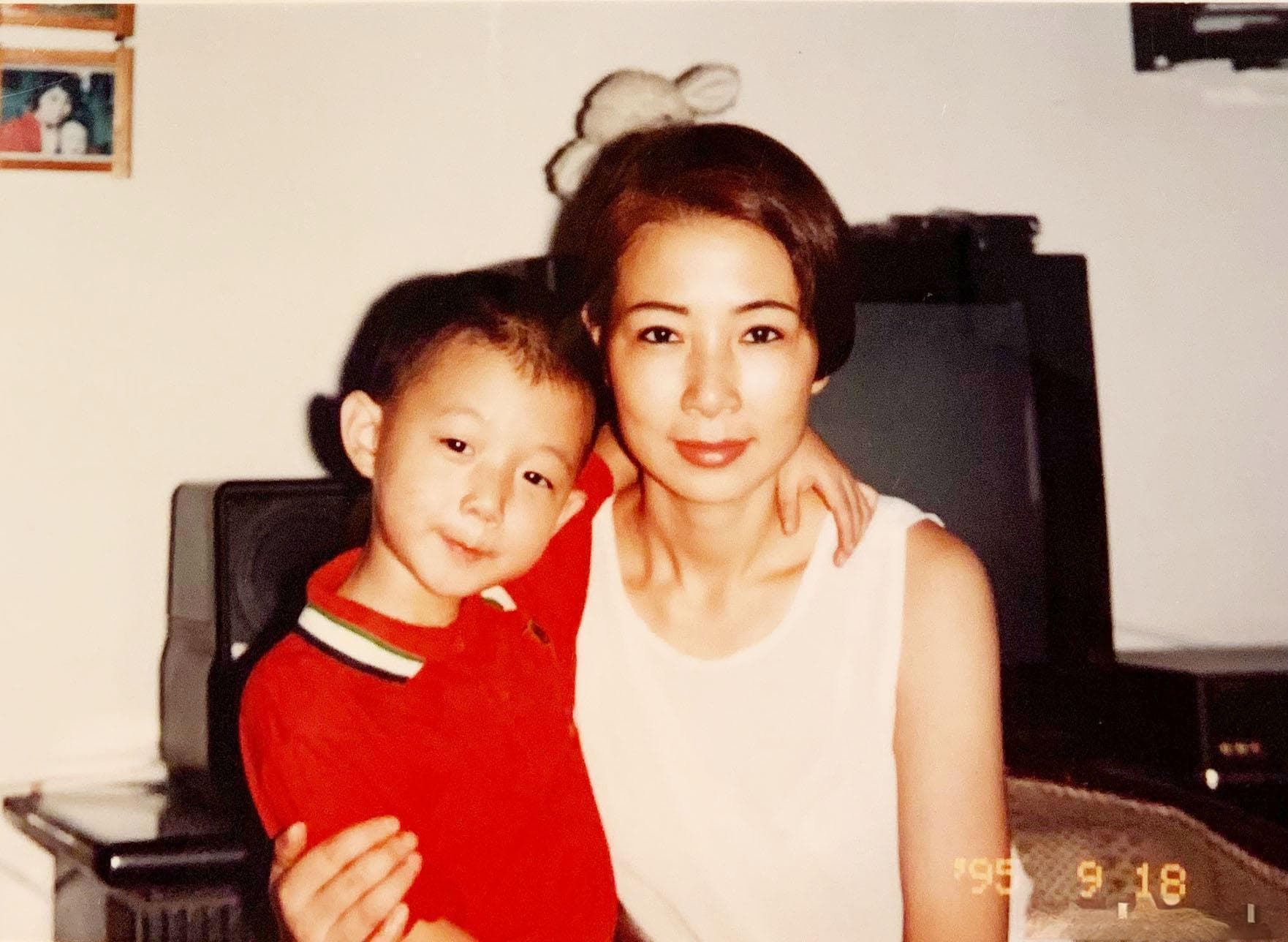 霍尊为母亲庆生：一个关于感恩与陪伴的故事