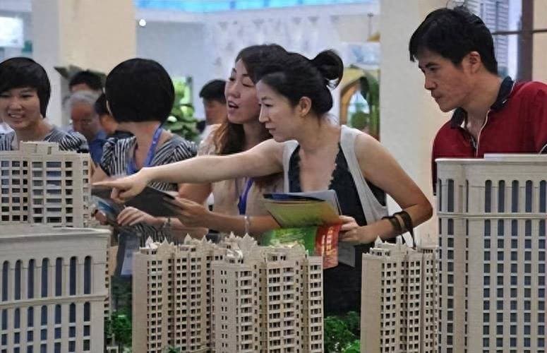 买房贷款采用什么利率（70万的房贷，30年需要多少利息？）