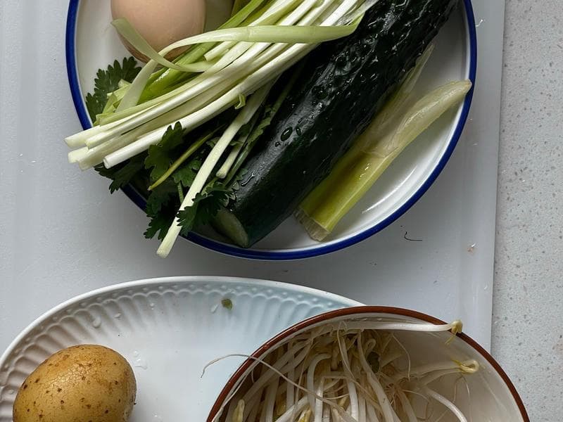 东北家常筋饼卷土豆丝（简易版）提前自备筋饼省时间～