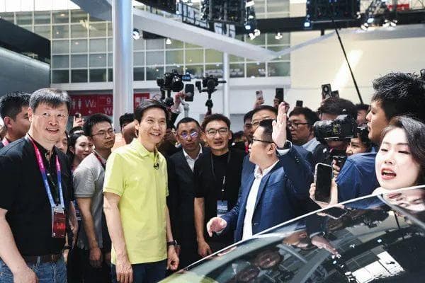 从“多巴胺”到“薄荷曼波”，流行穿搭换个马甲就能继续火？