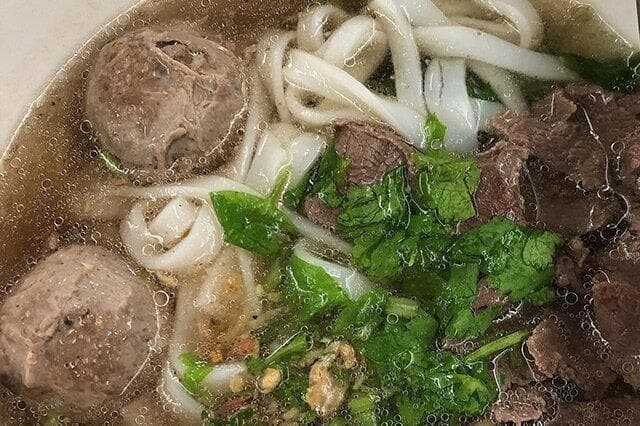汕头十大小吃排行榜：从牛肉丸到卤鹅，十大特色美食带你领略潮汕饮食文化