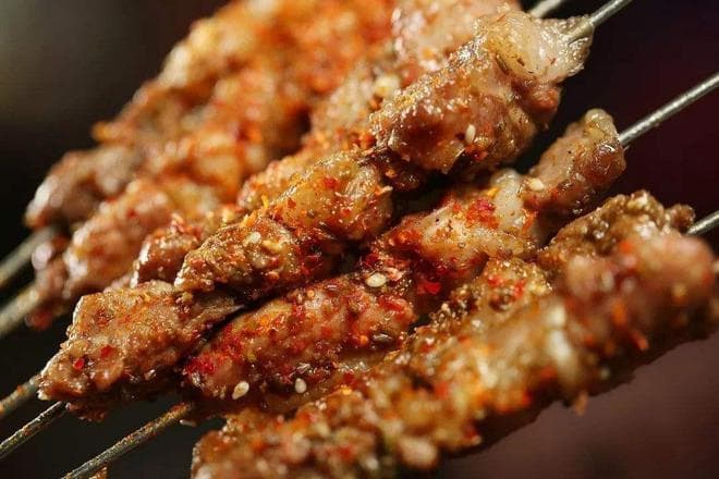 烧烤师傅透漏：不管烤什么肉，这4种香料必不可少，缺啥都不香！