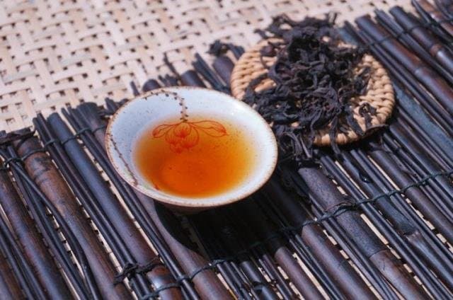 武夷岩茶的茶味密码：主味、余味与品级标准