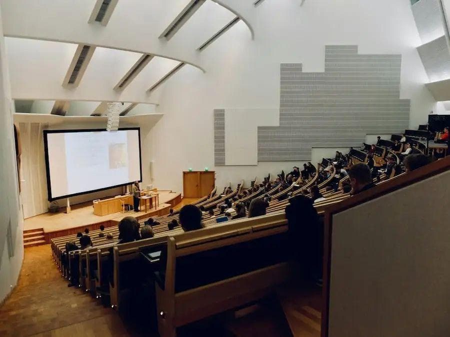 扩招难掩竞争激化：考研市场的内卷困局
