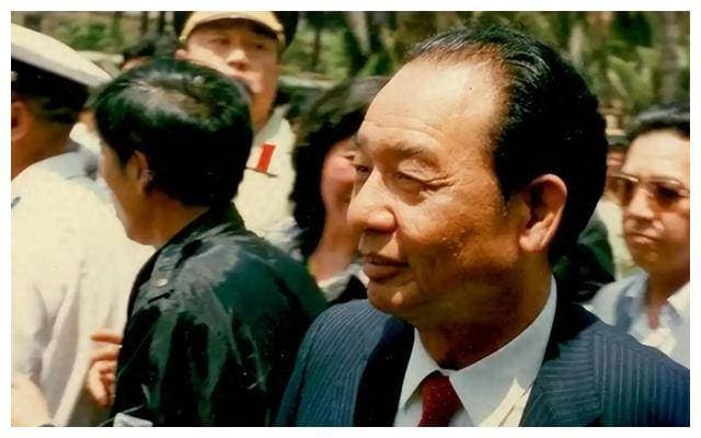 他是深圳首任市长、海南首任省长，曾2次被“罢官”，却无怨无悔