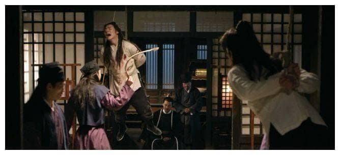 古代对女性侮辱性的刑罚不流血、不脱衣，但受害者往往羞愧自杀