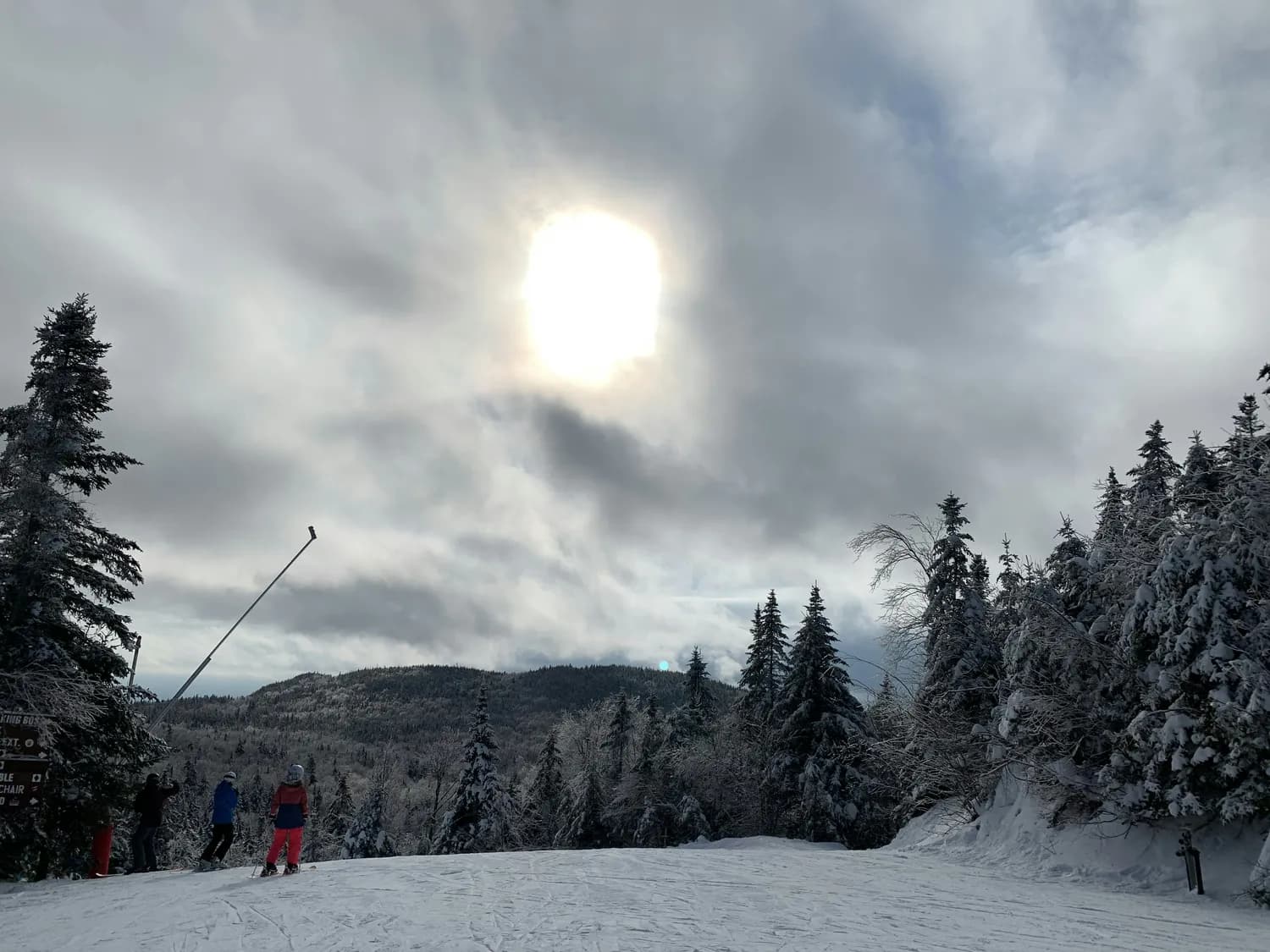 许晋亨一家三口圣诞滑雪度假，14岁许建彤掌镜记录