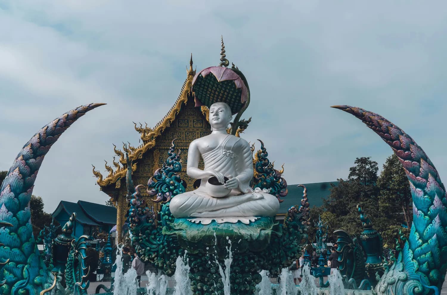 西双版纳泼水狂欢，勐泐大佛寺旅游攻略