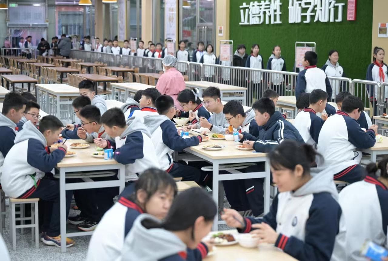 北京中小学生新学期第一餐已开吃，高校餐饮专业团队研发营养菜单