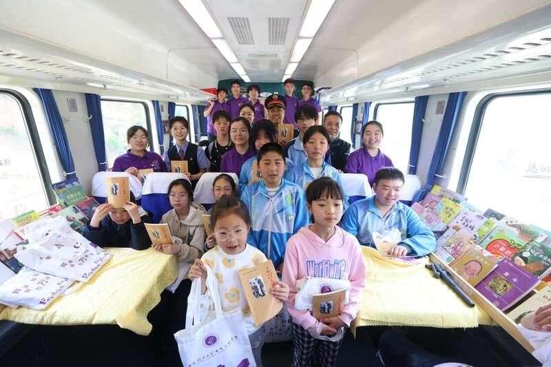 在“秦岭小慢慢”图书角，让孩子爱上阅读