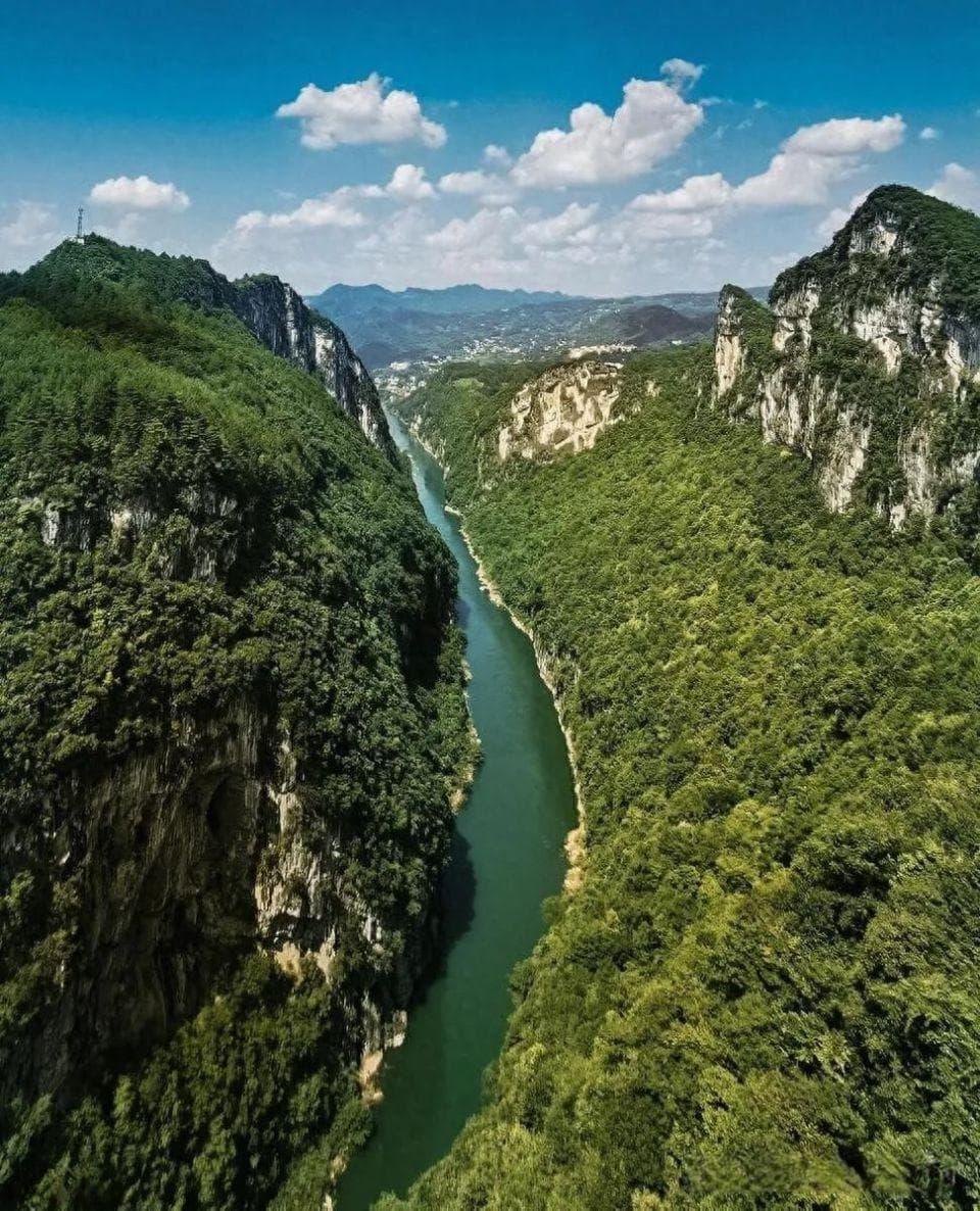 贵阳修文县六广河大峡谷揭秘：喀斯特地貌，绝美风光等你赏！