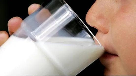 减肥导致多囊闭经了，喝牛奶还是喝豆浆好？