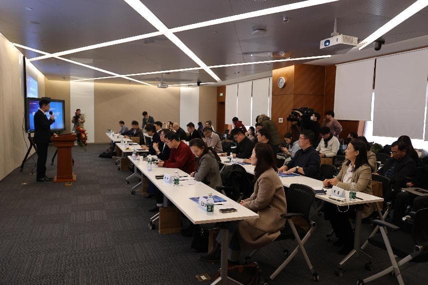 《2024人工智能大模型行业调查研究报告》发布：AI大模型重塑行业格局