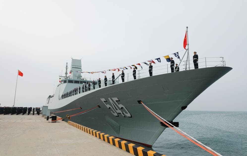 中国海军054B护卫舰首舰漯河舰交接入列