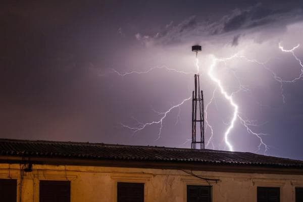 独立避雷针的接地电阻一般不大于多少欧？独立避雷针安装规范