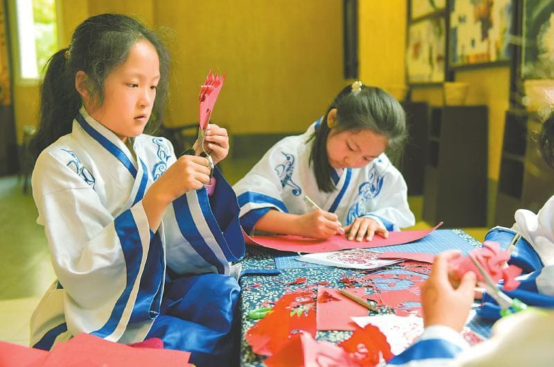 成都引导青少年学生在“行走的课堂”中感受中国式现代化的万千气象