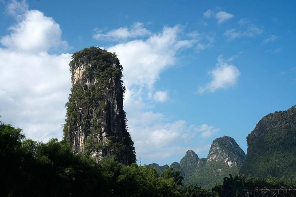 逆境中的坚守：屈原流放生涯与精神传承