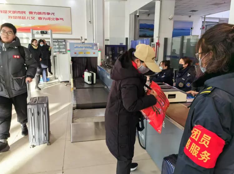 衡水火车站春运首日出行客流略有增加 平稳有序