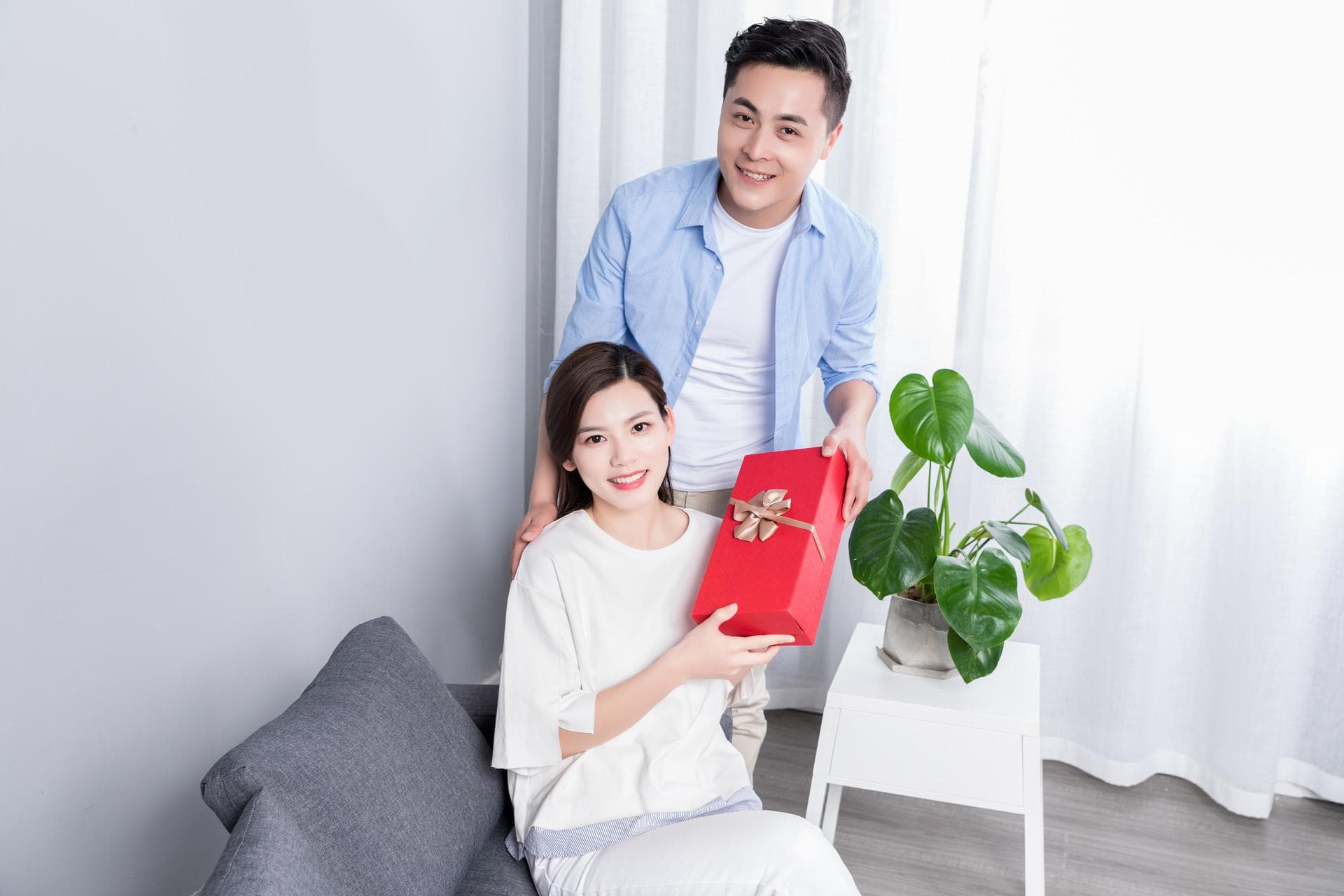 夫妻共有财产与个人隐私权的平衡：老公私房钱晒不晒得？