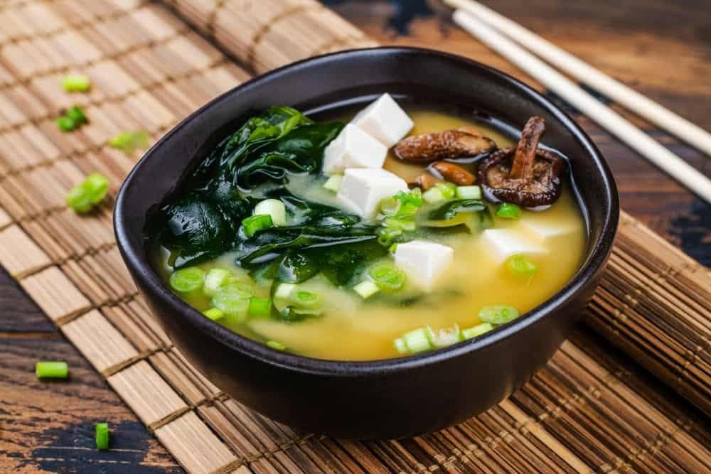 味精是什么？吃了会过敏？正常食用免担心，但2类人需注意！