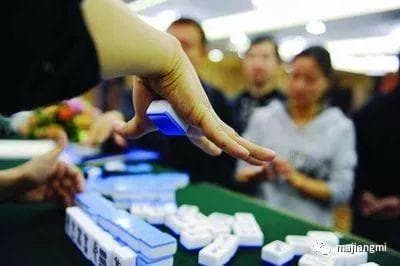 揭秘麻将老千技巧，不要别人赢钱不知道怎么输的