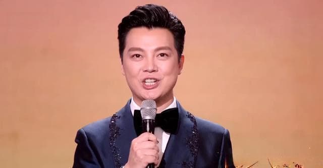 央视主持人学历揭秘：高学历如何助力职业发展？