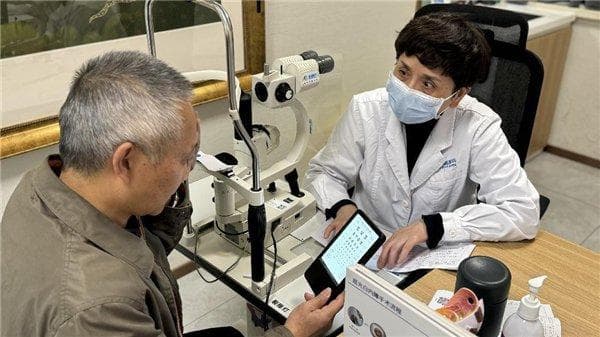选择普瑞眼科做白内障手术，患者评价：全家都放心！