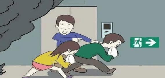 火灾发生时，逃生自救有哪些关键步骤和注意事项？