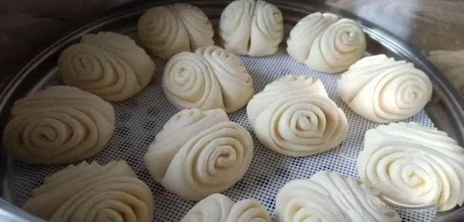 厨师教学：花卷最简单的捏花手法，这样蒸花卷好看，学一遍就上手