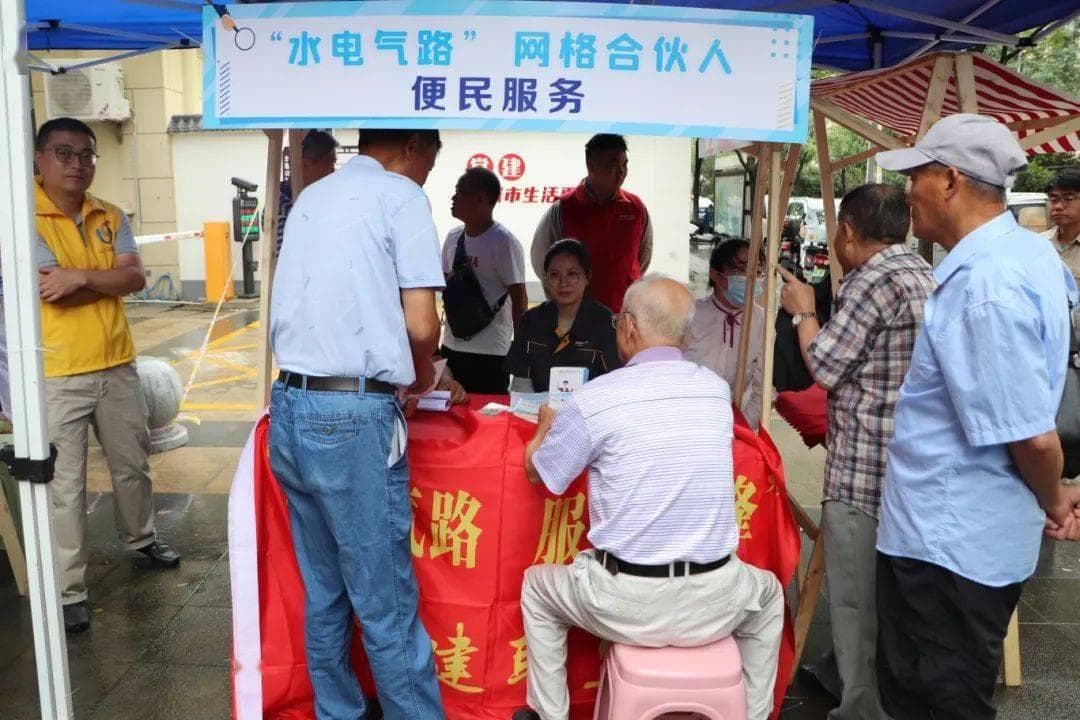 以“微网格”创新基层治理模式，以“民生温度”定位居民幸福感受