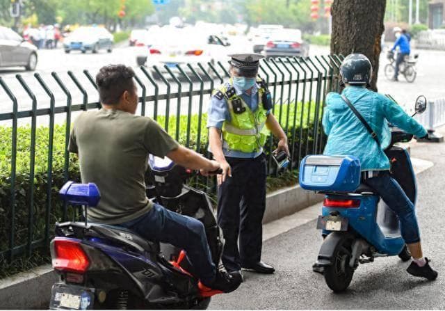 电动车后视镜禁装风波：新国标真的“背锅”了吗？