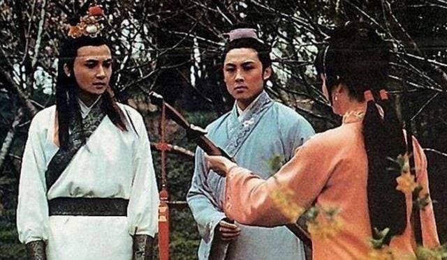 柳湘莲误听传言，欲索回鸳鸯剑，尤三姐还剑并自刎而死，原因为何