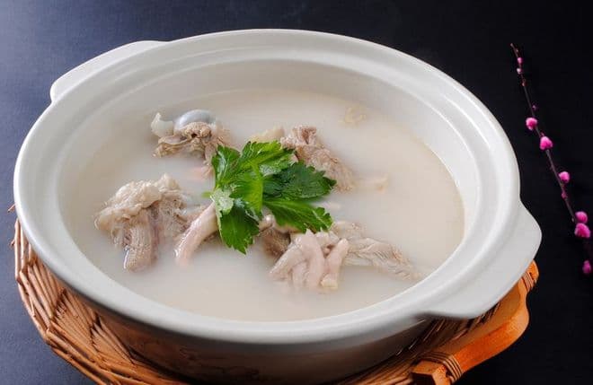 大骨头汤怎么熬才又香浓又白？