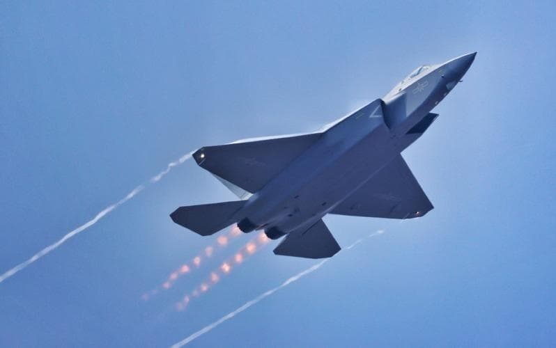 歼-35飞出马赫环，打破外界质疑，和美军F-22比怎么样？
