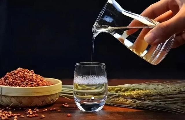 喝完白酒后感觉口干，是怎么回事？