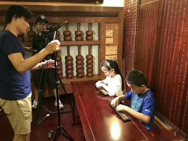 《神奇的珠子》讲述中国珠算的历史与未来·央视科教频道